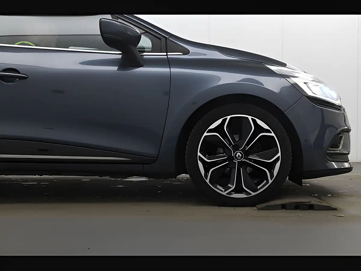 Used 2017 Renault Clio Dynamique S Nav Grey - Interior and Exterior details 20