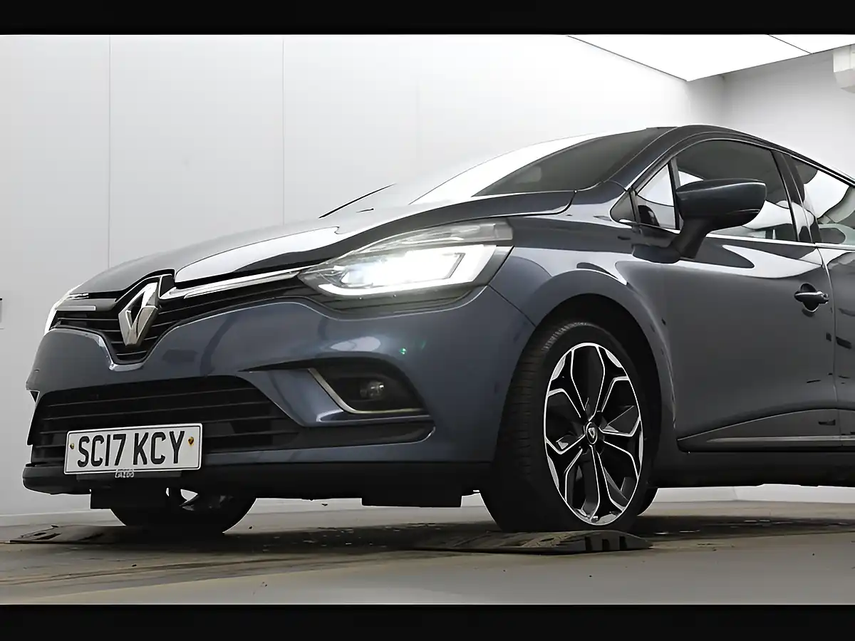 Used 2017 Renault Clio Dynamique S Nav Grey - Interior and Exterior details 5