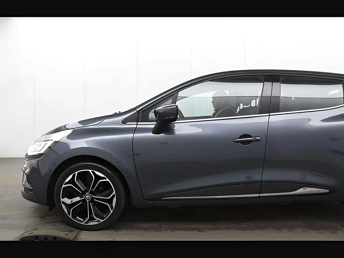 Used 2017 Renault Clio Dynamique S Nav Grey - Interior and Exterior details 8