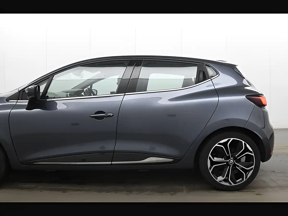 Used 2017 Renault Clio Dynamique S Nav Grey - Interior and Exterior details 9