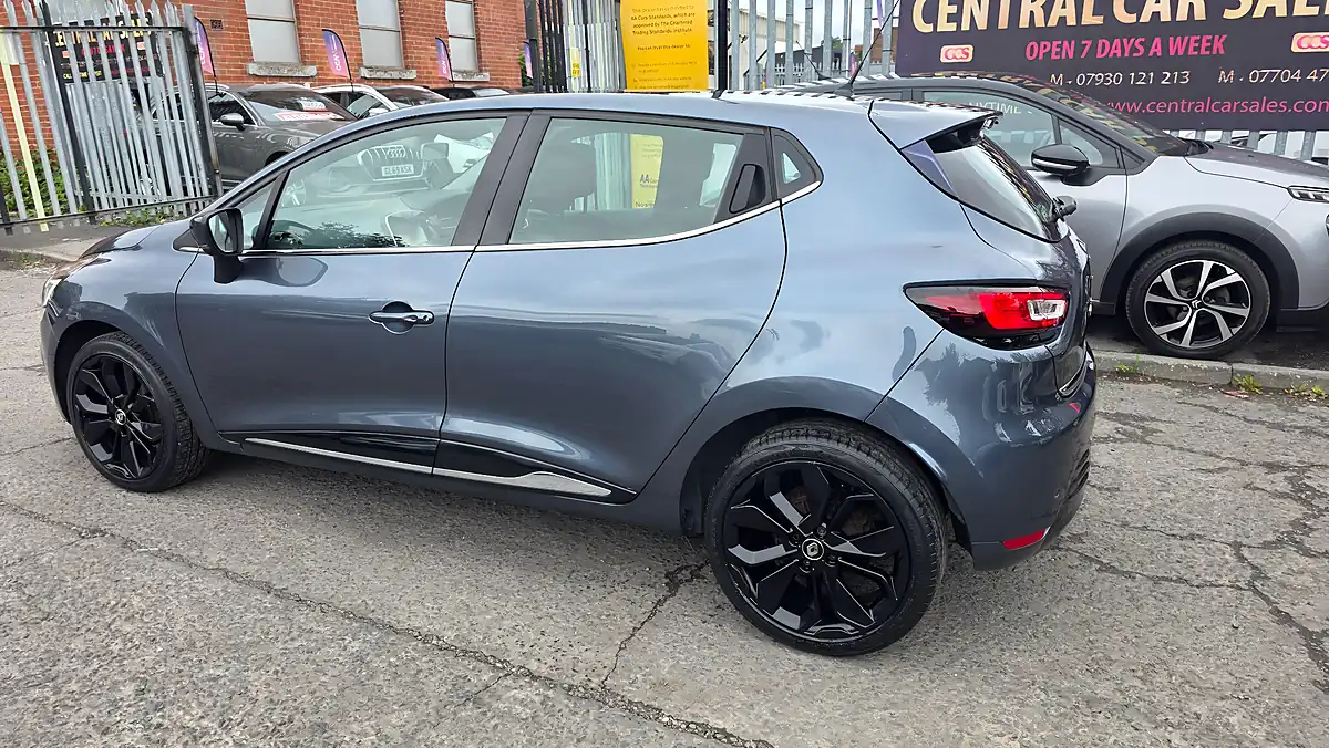 Used 2017 Renault Clio Dynamique S Nav Grey - Interior and Exterior details 10