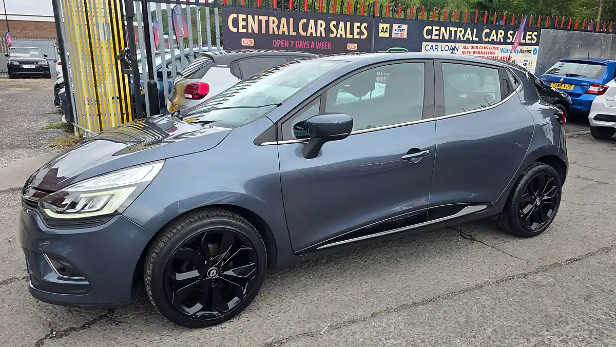 Used 2017 Renault Clio Dynamique S Nav Grey - Interior and Exterior details 11