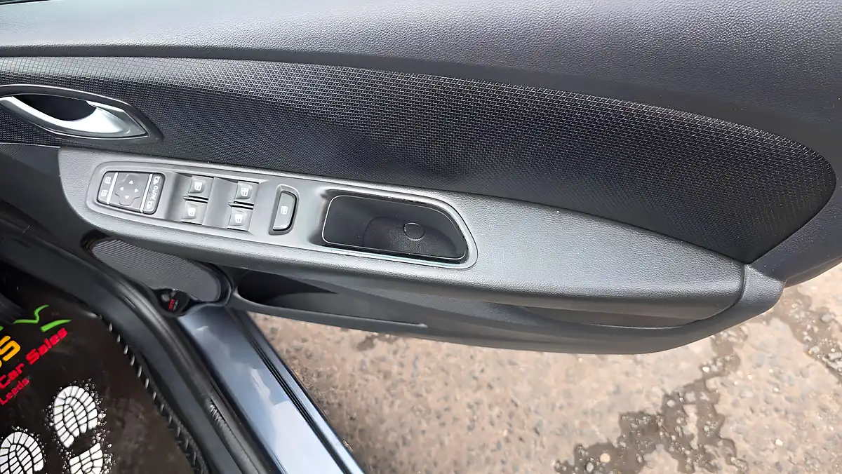 Used 2017 Renault Clio Dynamique S Nav Grey - Interior and Exterior details 14