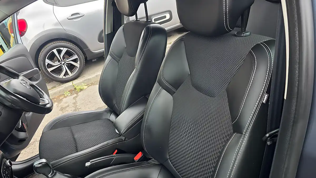 Used 2017 Renault Clio Dynamique S Nav Grey - Interior and Exterior details 15