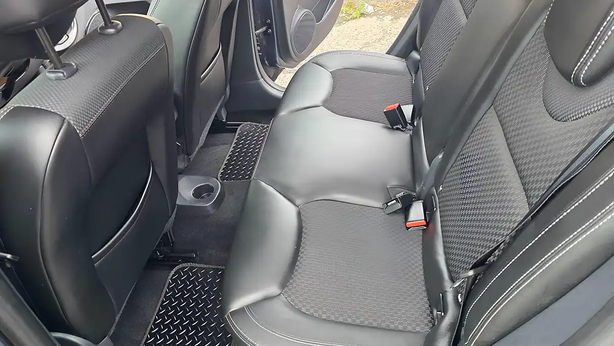 Used 2017 Renault Clio Dynamique S Nav Grey - Interior and Exterior details 16