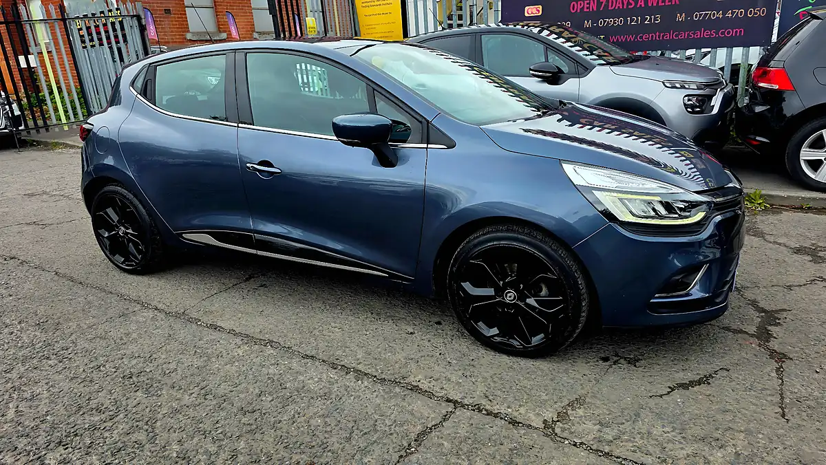 Used 2017 Renault Clio Dynamique S Nav Grey - Interior and Exterior details 4