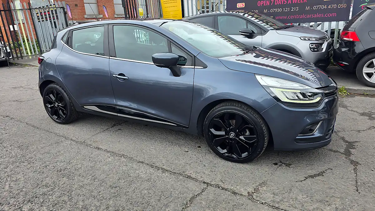 Used 2017 Renault Clio Dynamique S Nav Grey - Interior and Exterior details 5