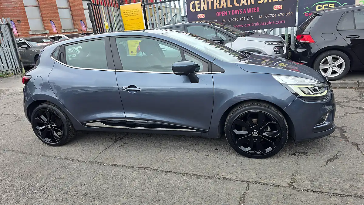 Used 2017 Renault Clio Dynamique S Nav Grey - Interior and Exterior details 6