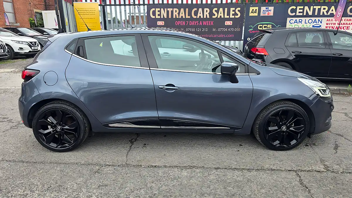 Used 2017 Renault Clio Dynamique S Nav Grey - Interior and Exterior details 7