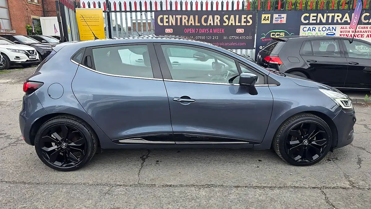 Used 2017 Renault Clio Dynamique S Nav Grey - Interior and Exterior details 8