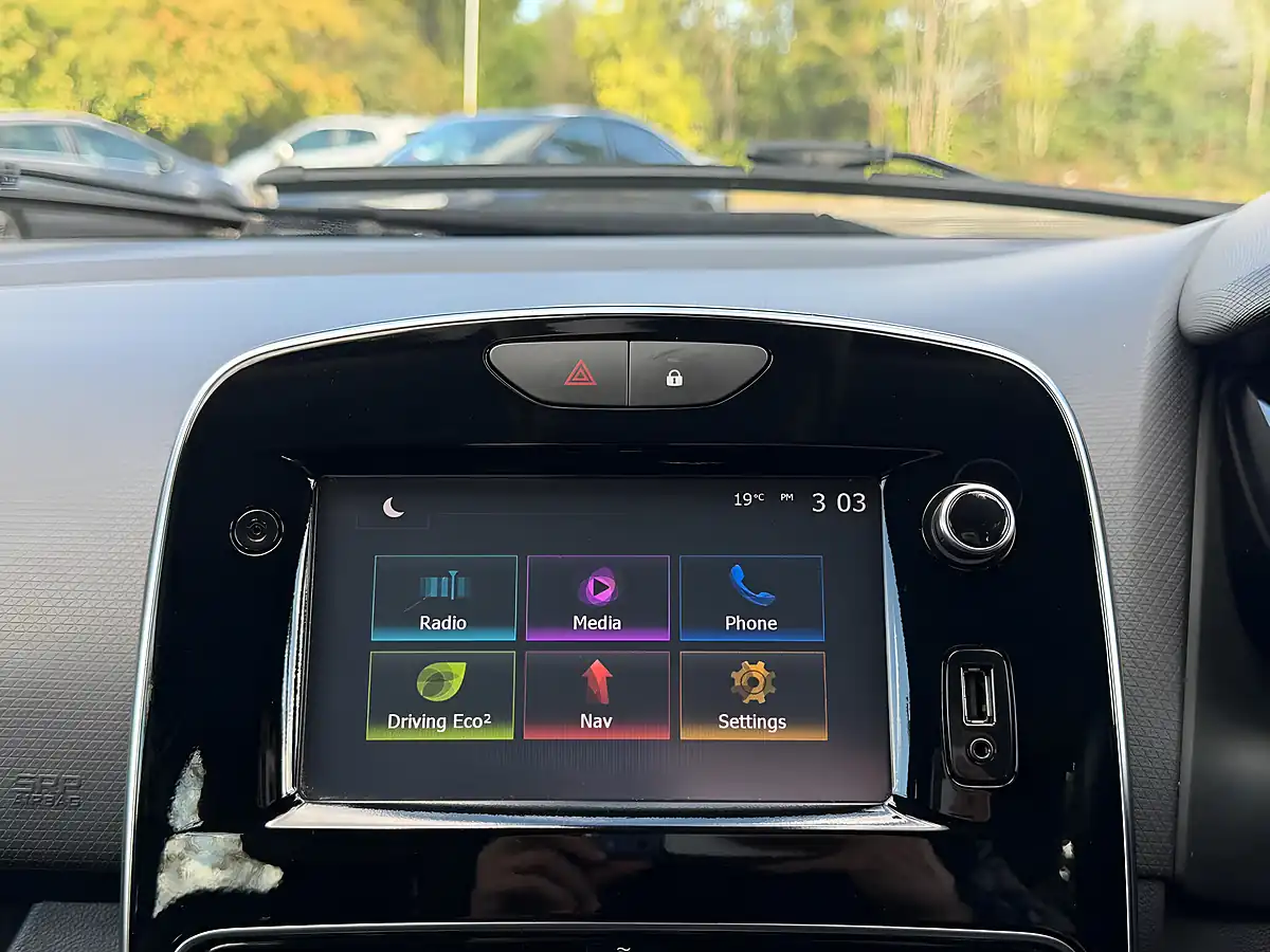 Used 2017 Renault Clio Dynamique S Nav Grey - Interior and Exterior details 17