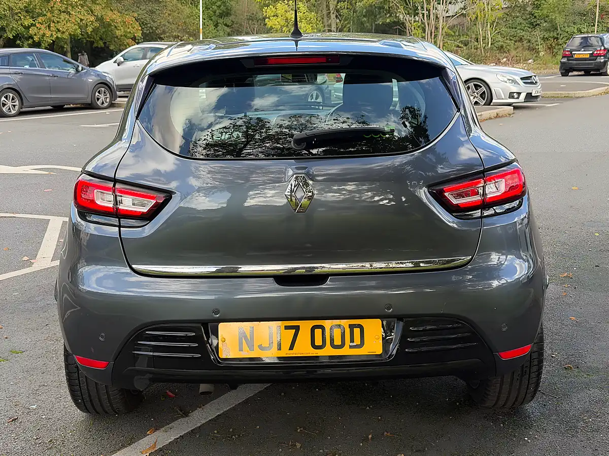 Used 2017 Renault Clio Dynamique S Nav Grey - Interior and Exterior details 8