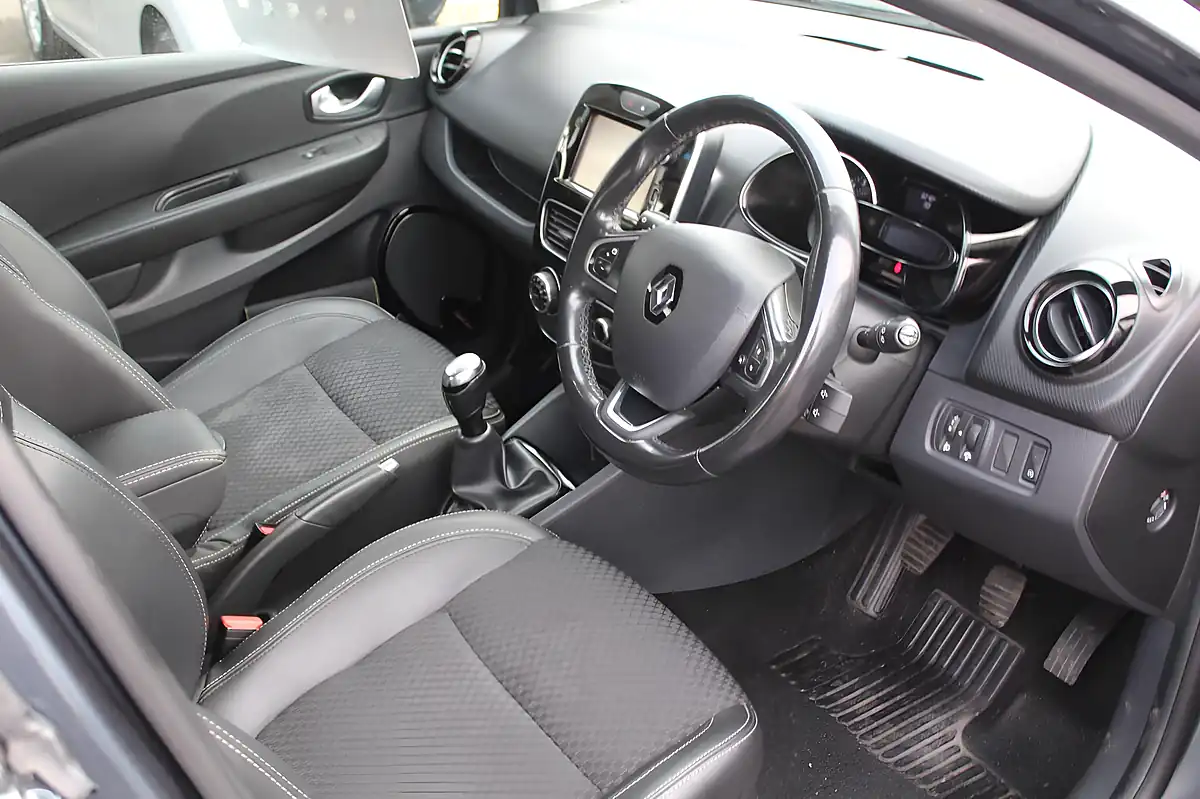 Used 2017 Renault Clio Dynamique S Nav Grey - Interior and Exterior details 3