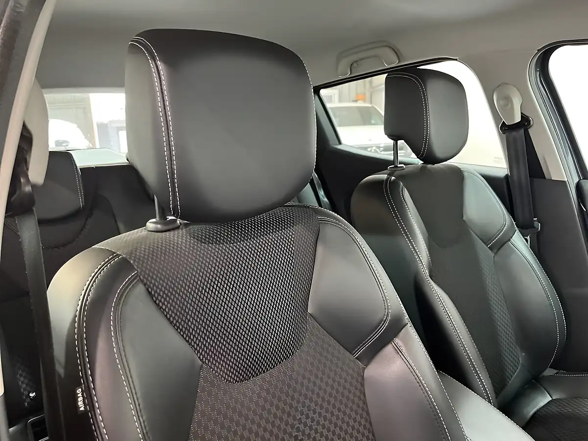 Used 2017 Renault Clio Dynamique S Nav Grey - Interior and Exterior details 13