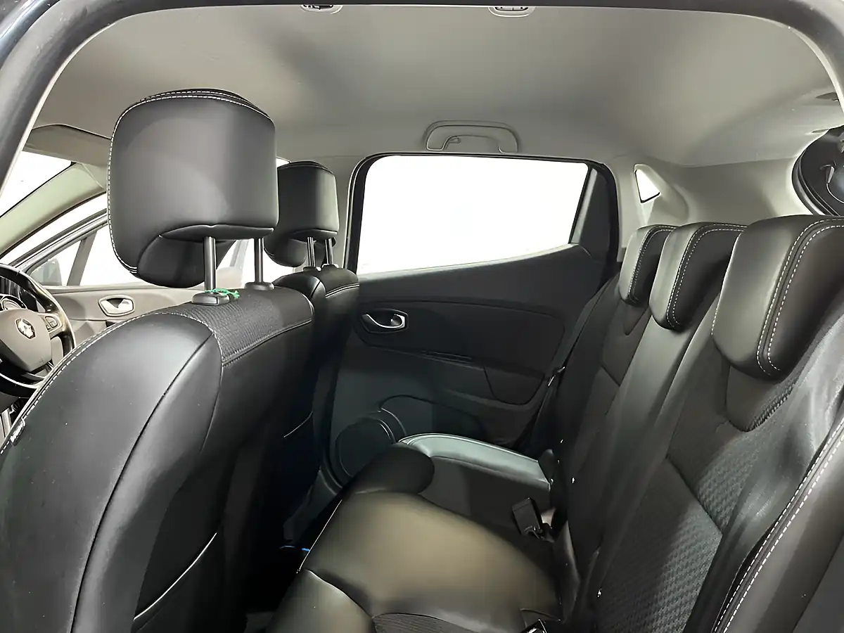 Used 2017 Renault Clio Dynamique S Nav Grey - Interior and Exterior details 14