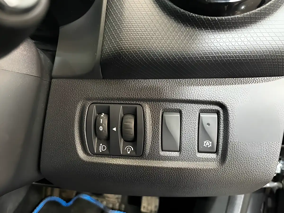 Used 2017 Renault Clio Dynamique S Nav Grey - Interior and Exterior details 18