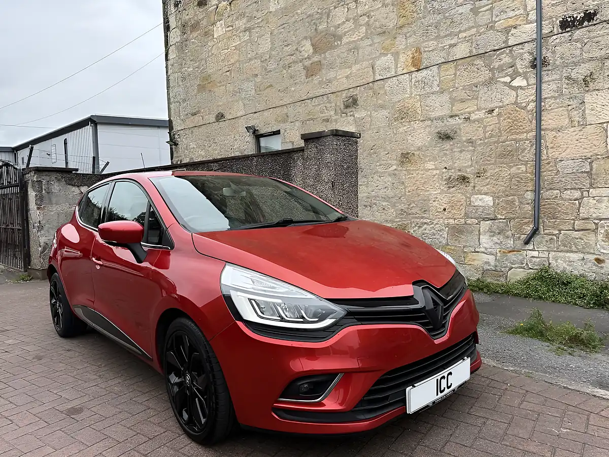 Used 2017 Renault Clio Dynamique S Nav Red - Front View