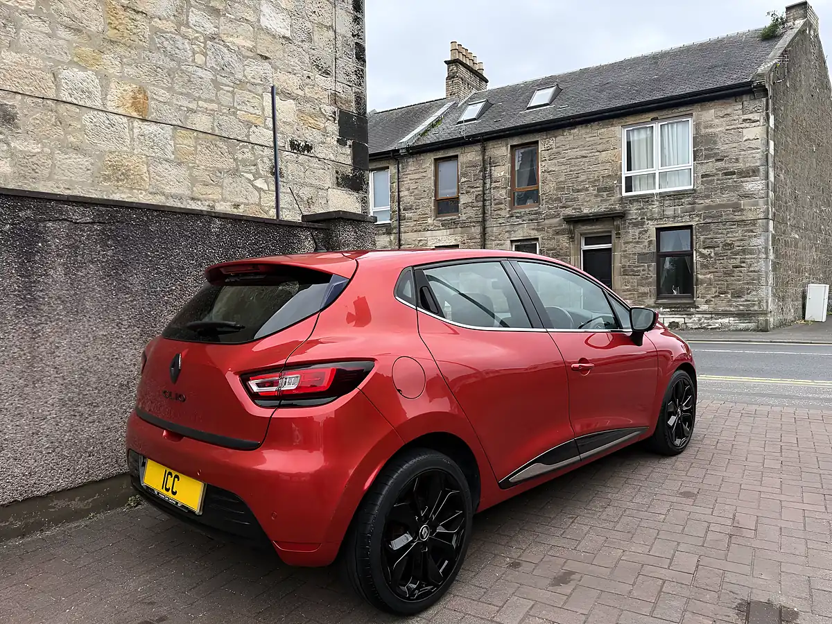 Used 2017 Renault Clio Dynamique S Nav Red - Interior and Exterior details 11