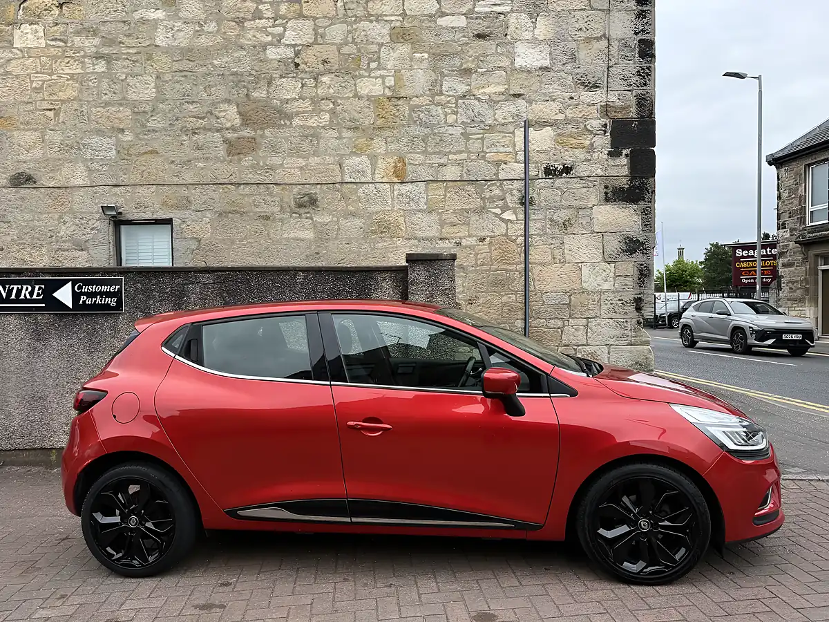 Used 2017 Renault Clio Dynamique S Nav Red - Interior and Exterior details 12