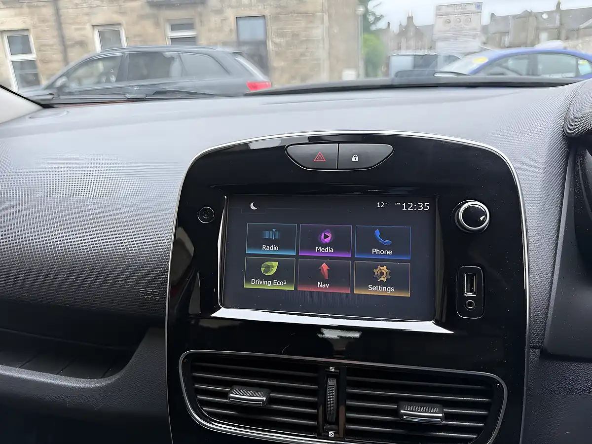Used 2017 Renault Clio Dynamique S Nav Red - Interior and Exterior details 14