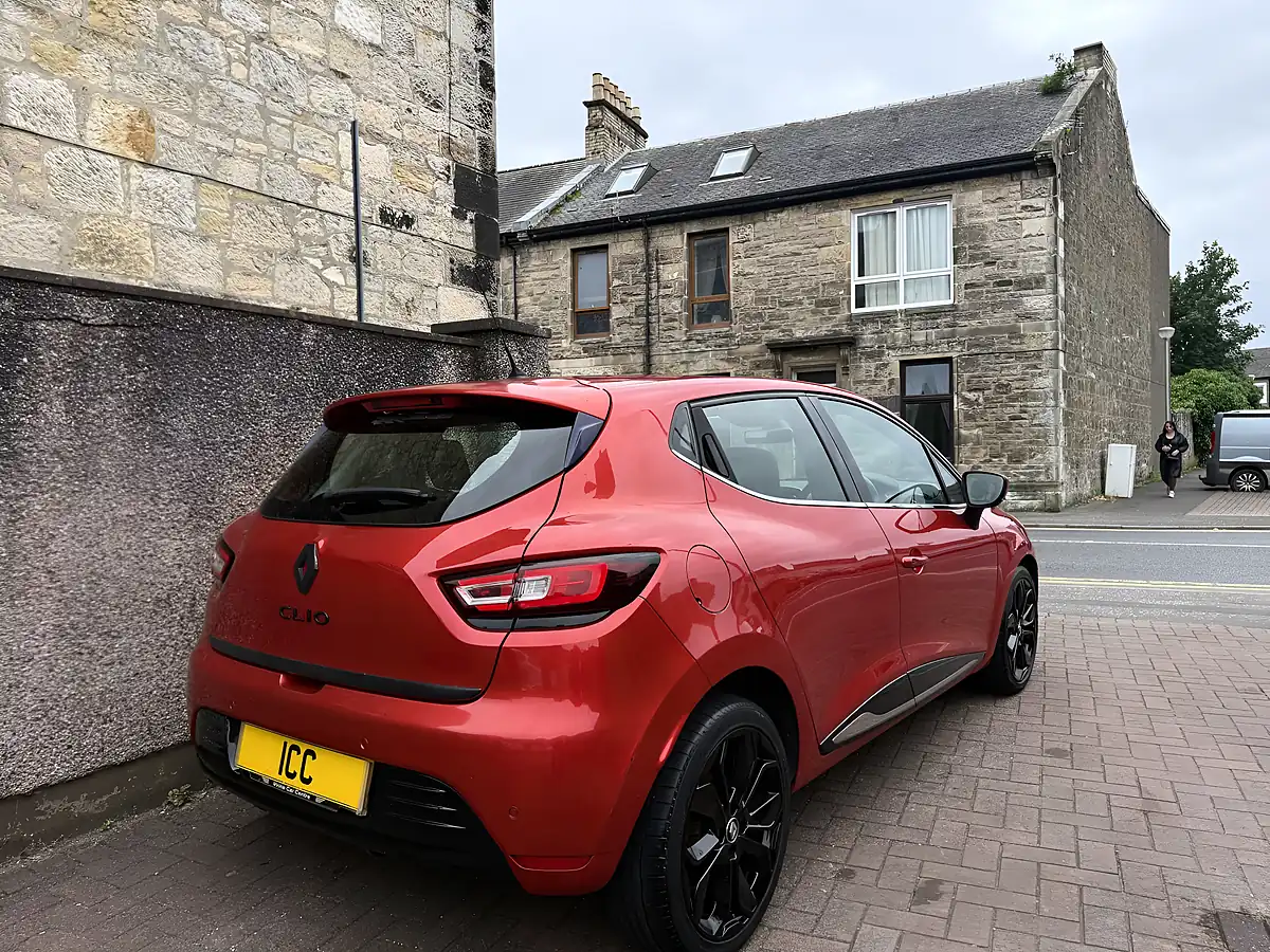 Used 2017 Renault Clio Dynamique S Nav Red - Interior and Exterior details 4