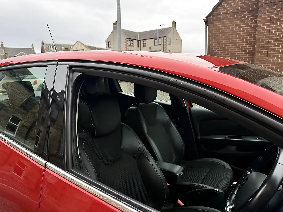 Used 2017 Renault Clio Dynamique S Nav Red - Interior and Exterior details 6