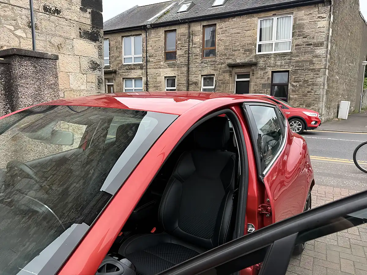 Used 2017 Renault Clio Dynamique S Nav Red - Interior and Exterior details 8