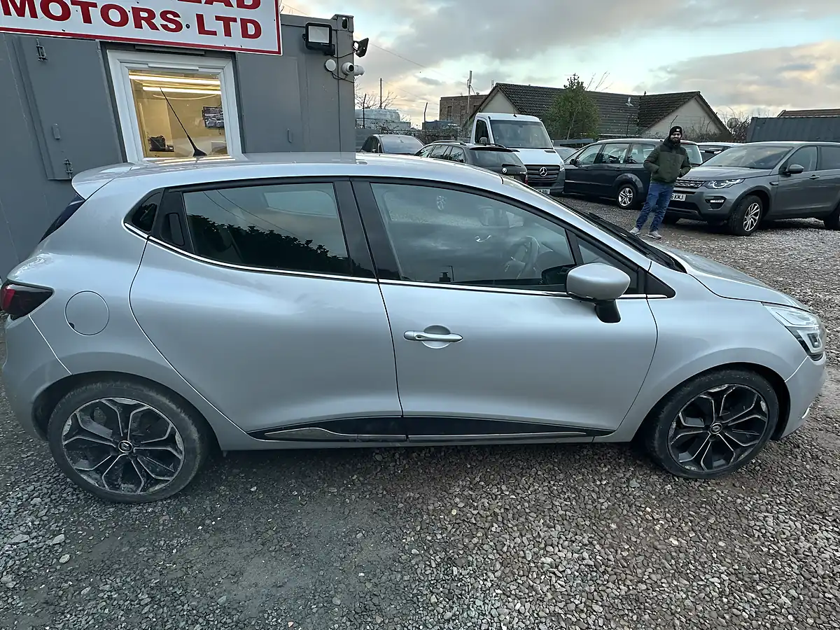Used 2017 Renault Clio Dynamique S Nav Silver - Interior and Exterior details 15