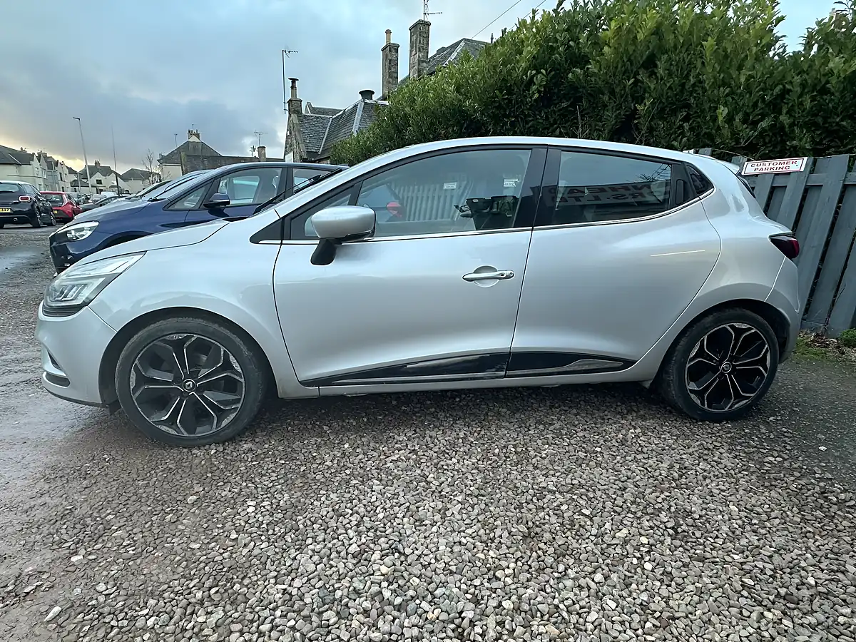 Used 2017 Renault Clio Dynamique S Nav Silver - Interior and Exterior details 7