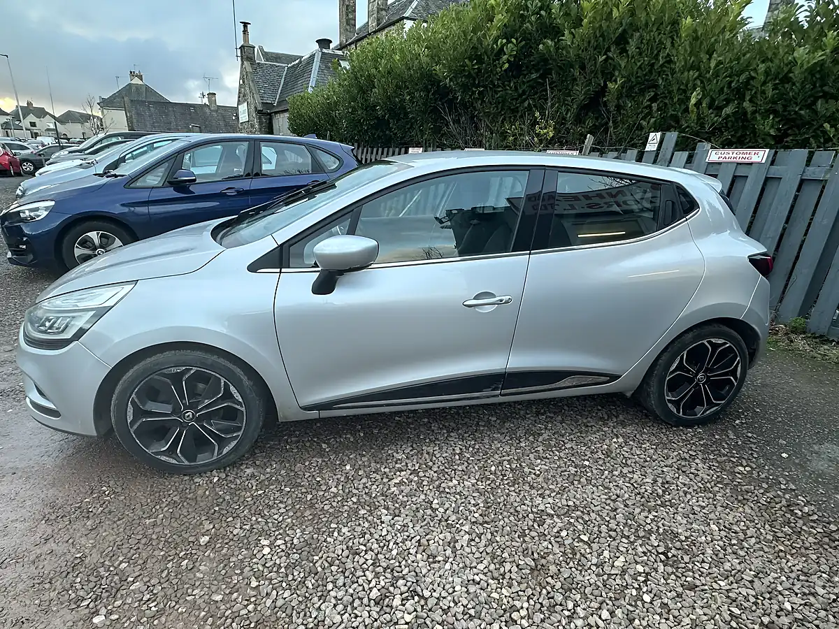 Used 2017 Renault Clio Dynamique S Nav Silver - Interior and Exterior details 8