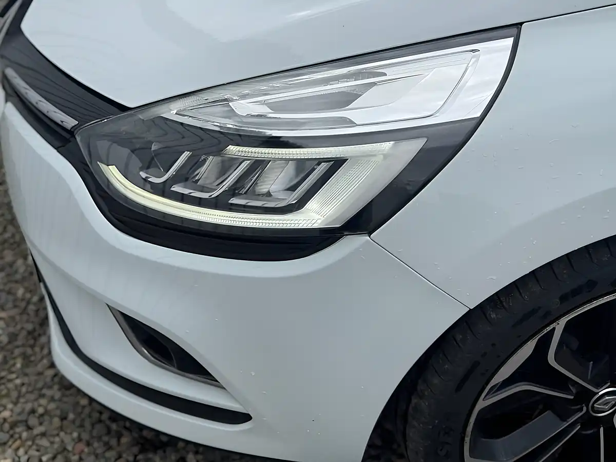 Used 2017 Renault Clio Dynamique S Nav White - Interior and Exterior details 11