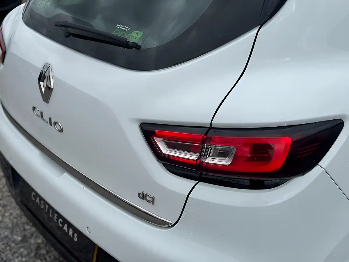 Used 2017 Renault Clio Dynamique S Nav White - Interior and Exterior details 8