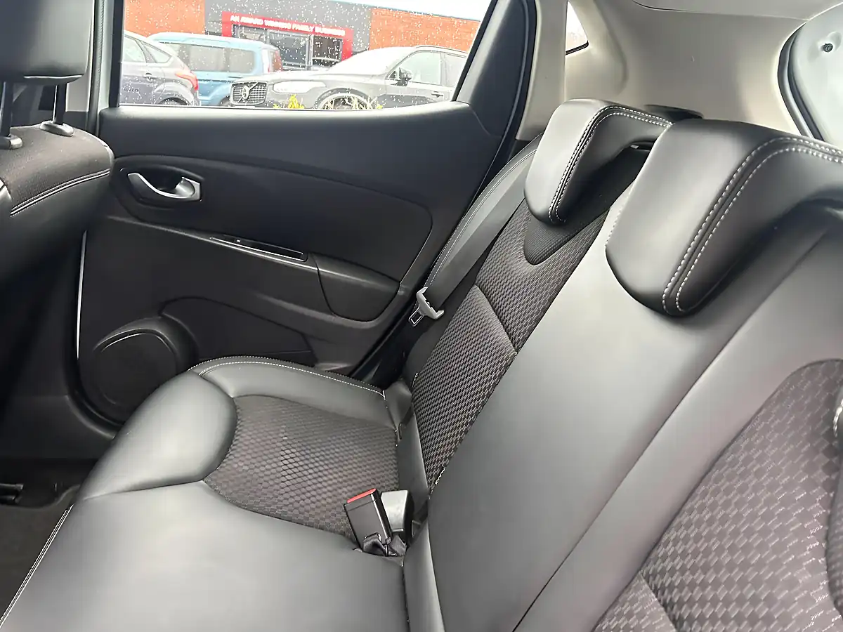 Used 2017 Renault Clio Dynamique S Nav White - Interior and Exterior details 11