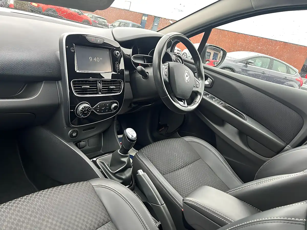 Used 2017 Renault Clio Dynamique S Nav White - Interior and Exterior details 12