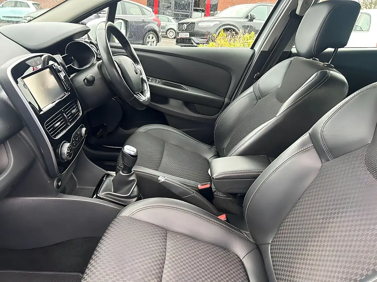 Used 2017 Renault Clio Dynamique S Nav White - Interior and Exterior details 13