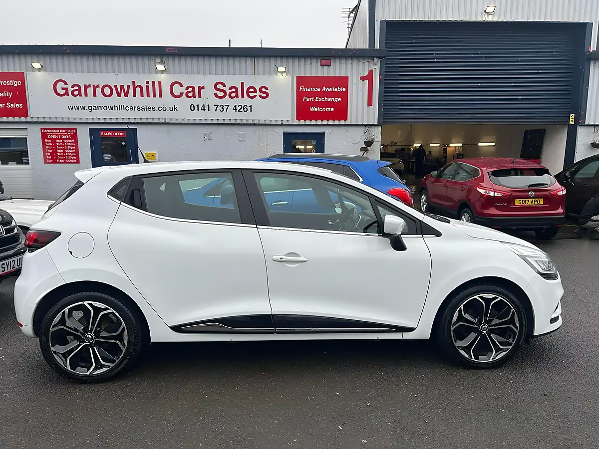Used 2017 Renault Clio Dynamique S Nav White - Interior and Exterior details 4