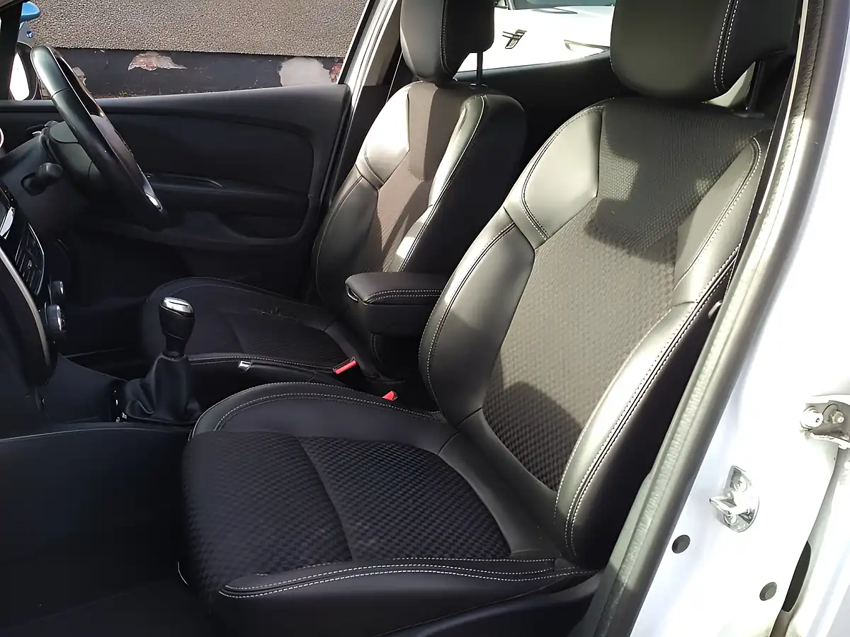 Used 2017 Renault Clio Dynamique S Nav White - Interior and Exterior details 13