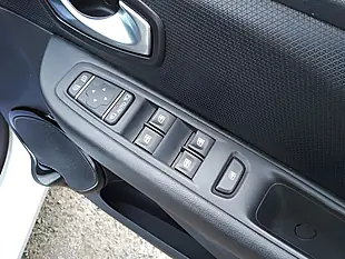 Used 2017 Renault Clio Dynamique S Nav White - Interior and Exterior details 14
