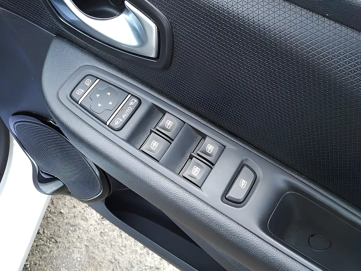 Used 2017 Renault Clio Dynamique S Nav White - Interior and Exterior details 14