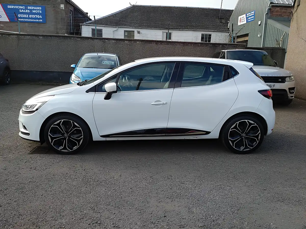 Used 2017 Renault Clio Dynamique S Nav White - Interior and Exterior details 3