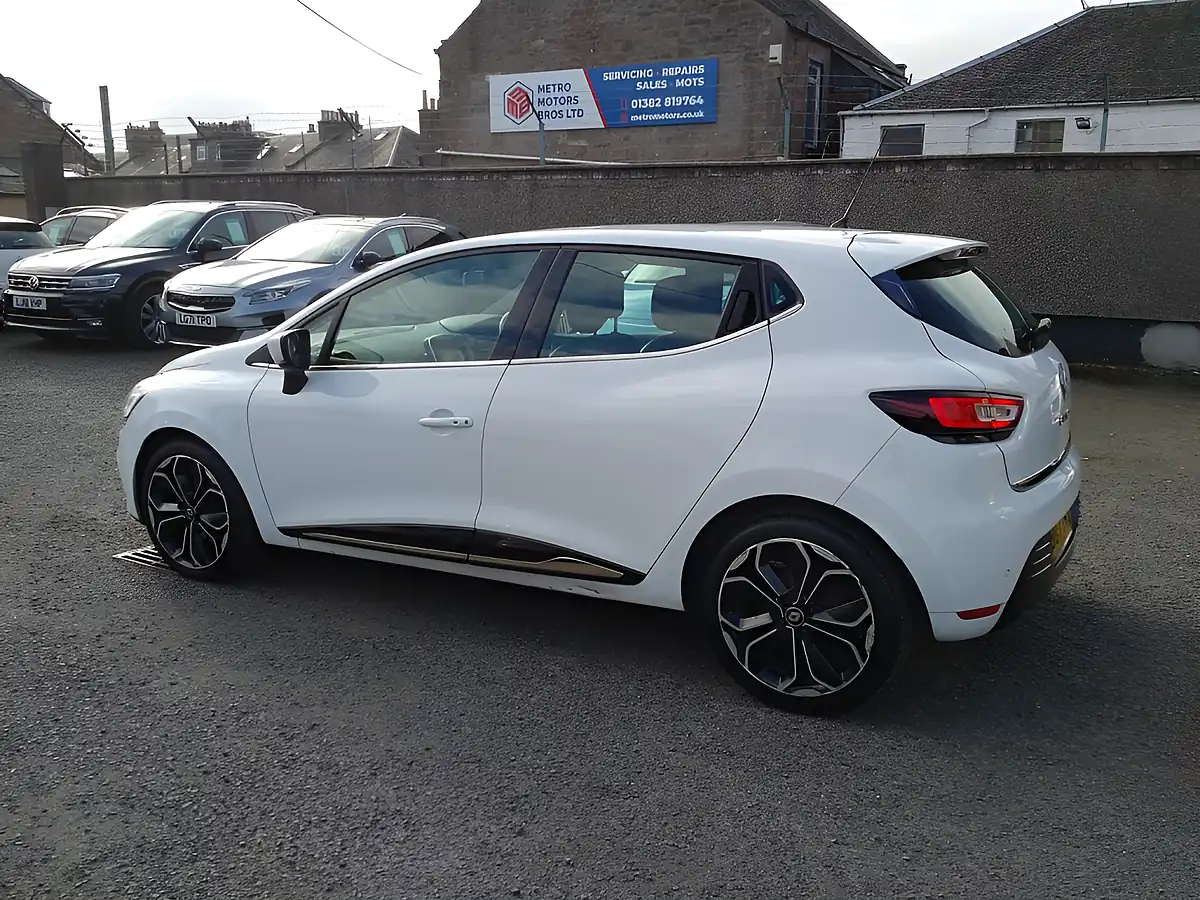 Used 2017 Renault Clio Dynamique S Nav White - Interior and Exterior details 4