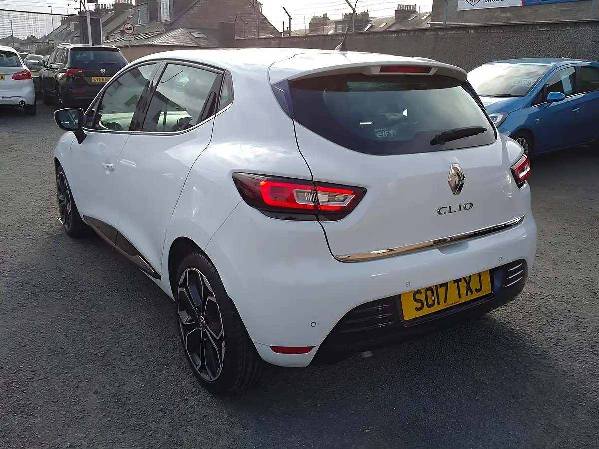 Used 2017 Renault Clio Dynamique S Nav White - Interior and Exterior details 5