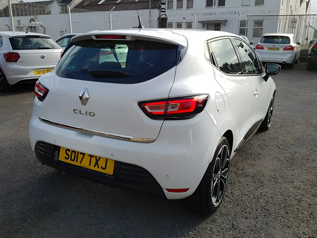 Used 2017 Renault Clio Dynamique S Nav White - Interior and Exterior details 6