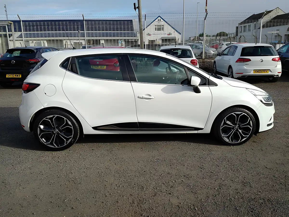 Used 2017 Renault Clio Dynamique S Nav White - Interior and Exterior details 8