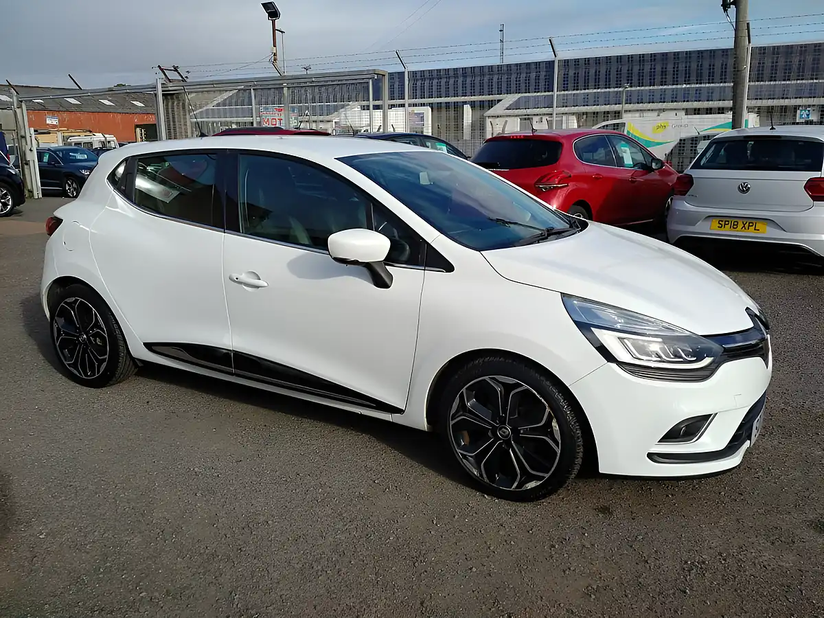 Used 2017 Renault Clio Dynamique S Nav White - Interior and Exterior details 9
