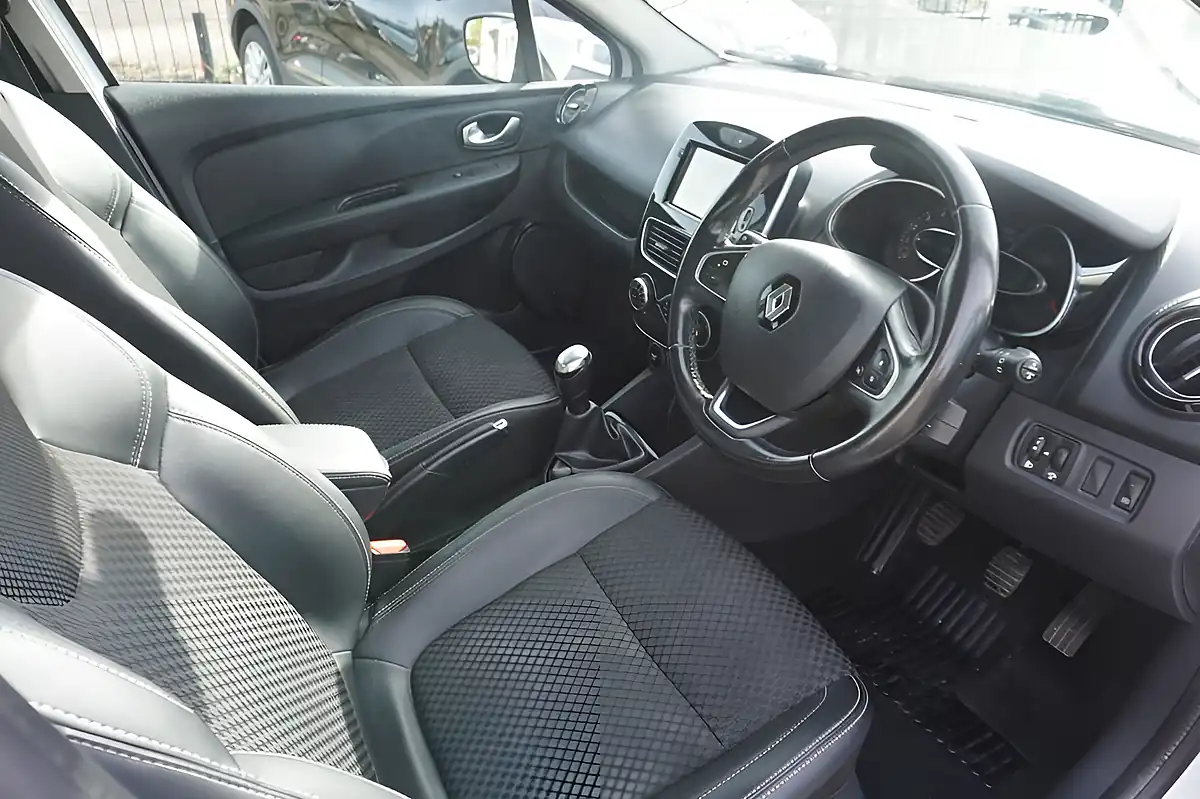 Used 2017 Renault Clio Dynamique S Nav White - Interior and Exterior details 10