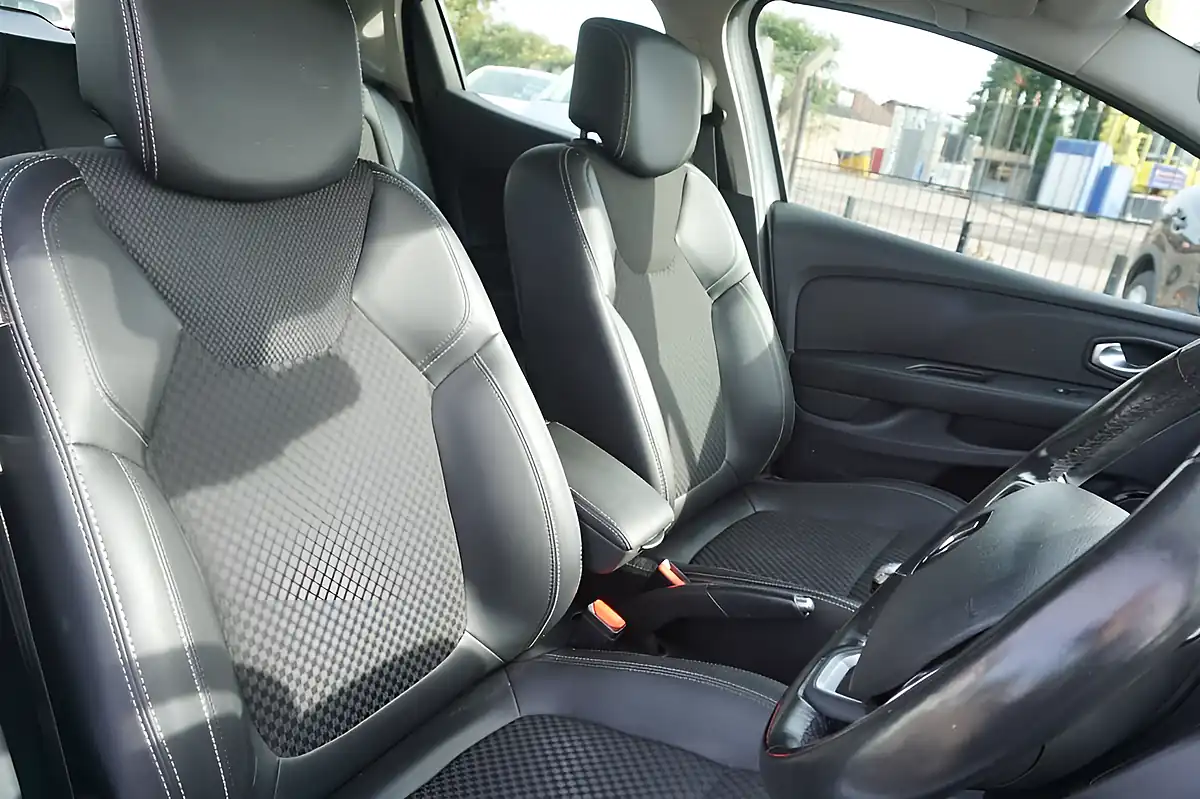 Used 2017 Renault Clio Dynamique S Nav White - Interior and Exterior details 11
