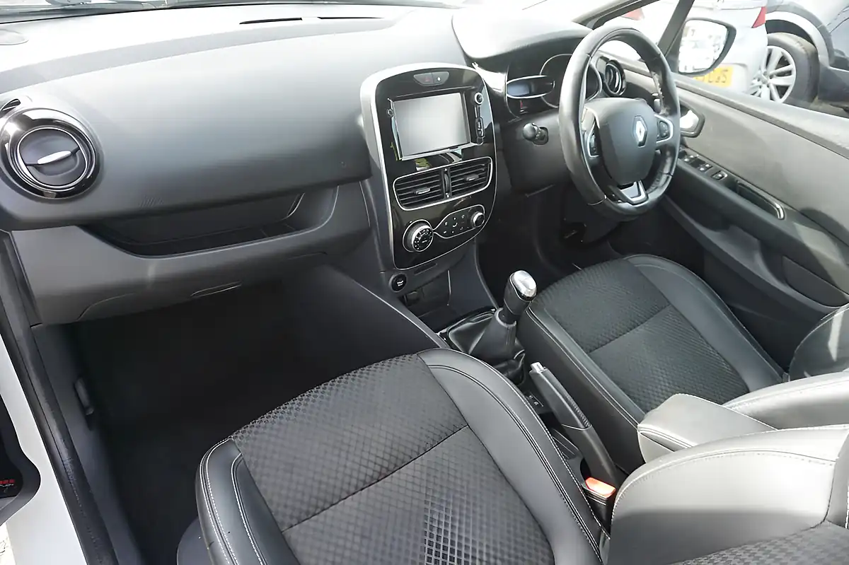 Used 2017 Renault Clio Dynamique S Nav White - Interior and Exterior details 14