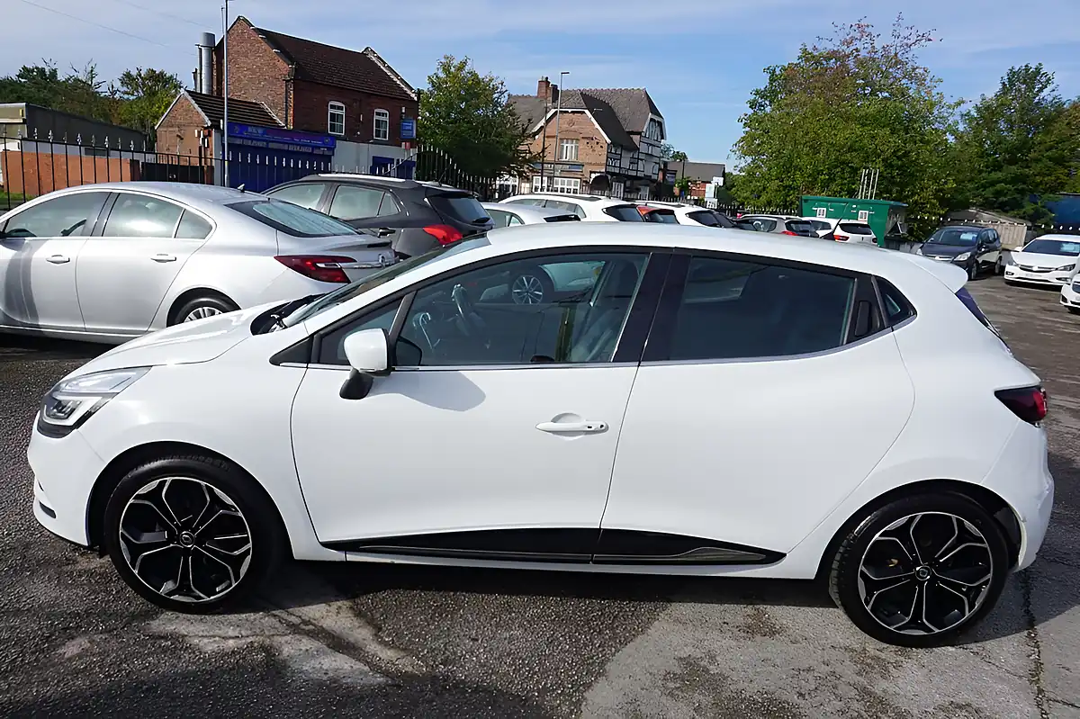 Used 2017 Renault Clio Dynamique S Nav White - Interior and Exterior details 3