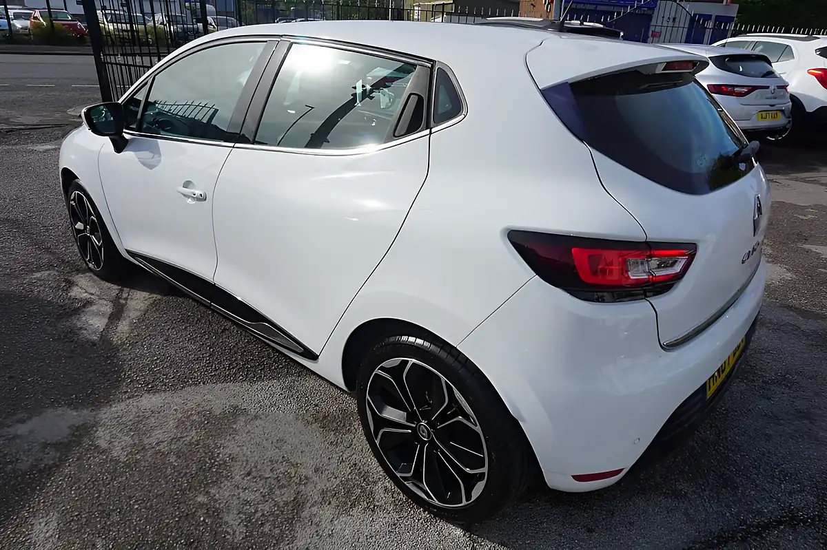 Used 2017 Renault Clio Dynamique S Nav White - Interior and Exterior details 4